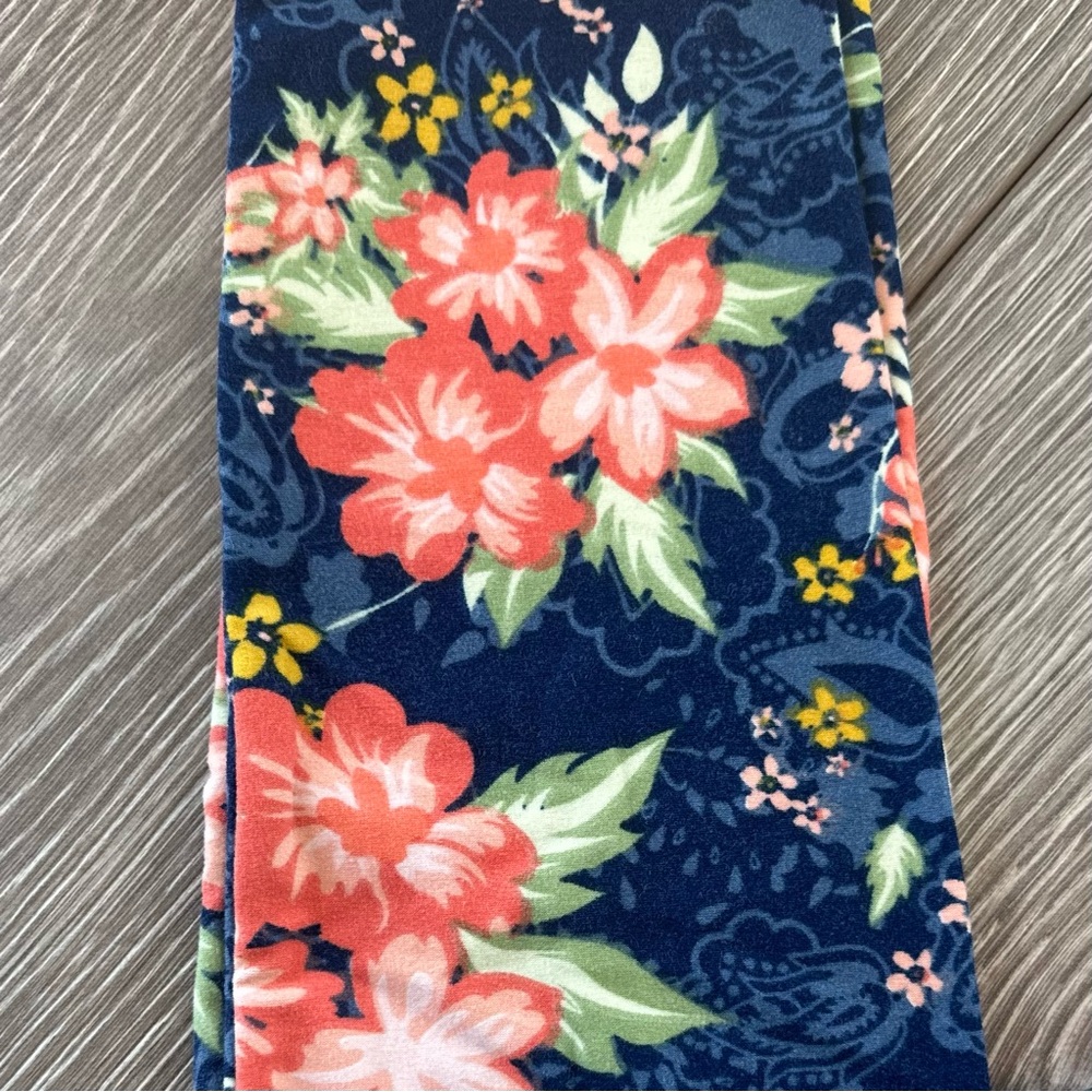 LulaRoe leggings OS - LuLa is known for their butter soft leggings! - Picture 3 of 3